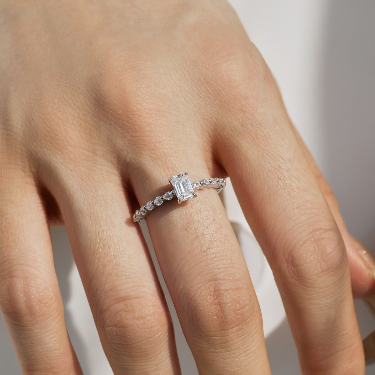 MOISSY BLANQ EMERALD CUT RING