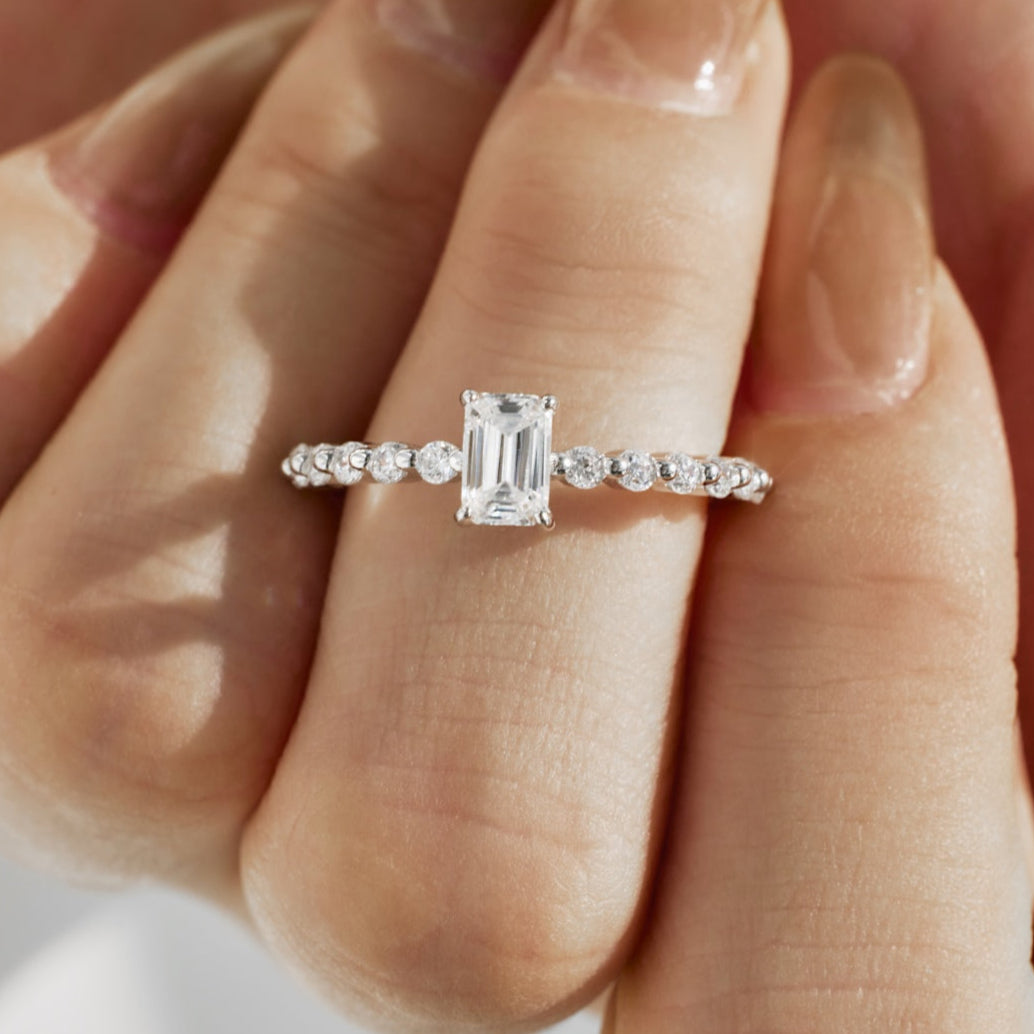 MOISSY BLANQ EMERALD CUT RING