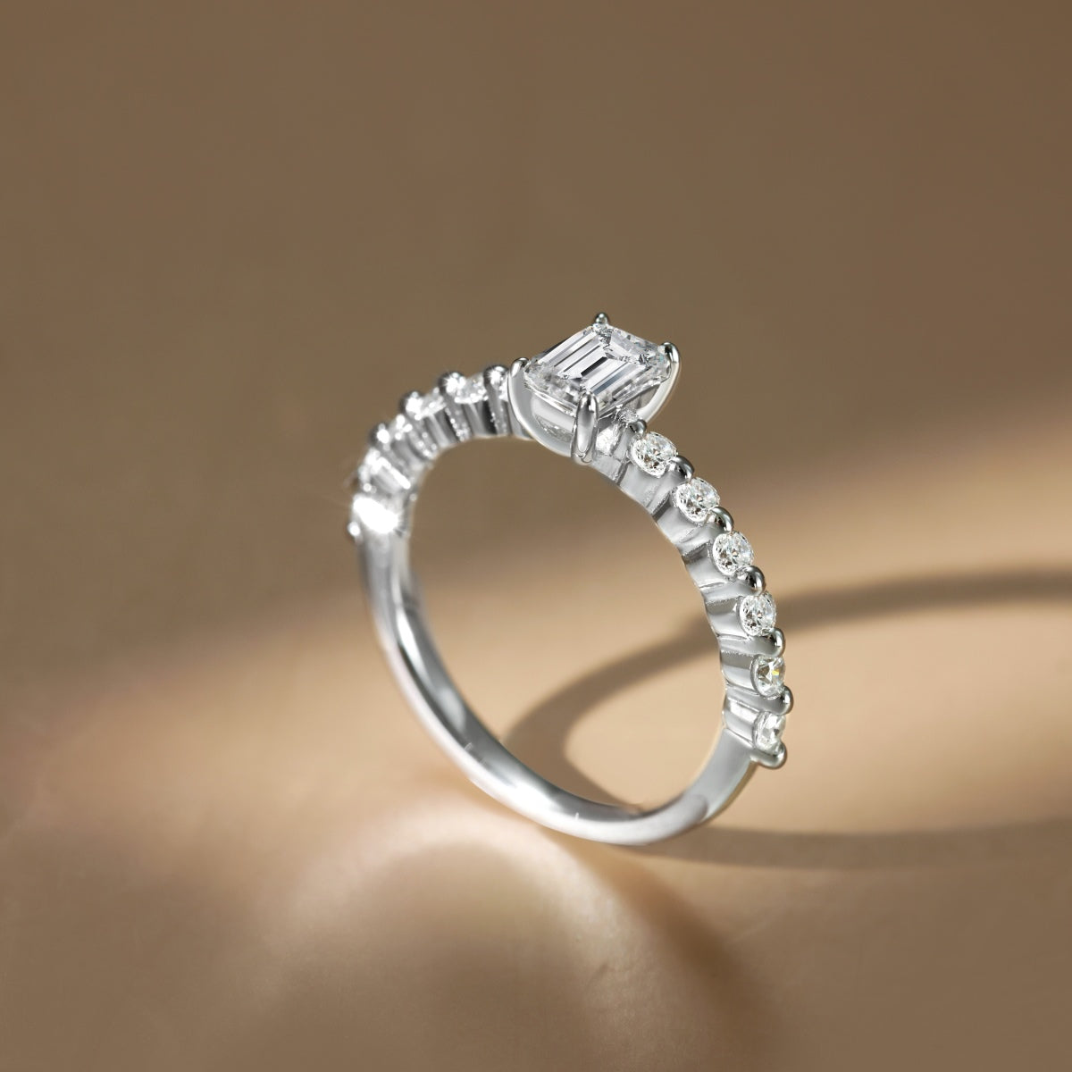 MOISSY BLANQ EMERALD CUT RING