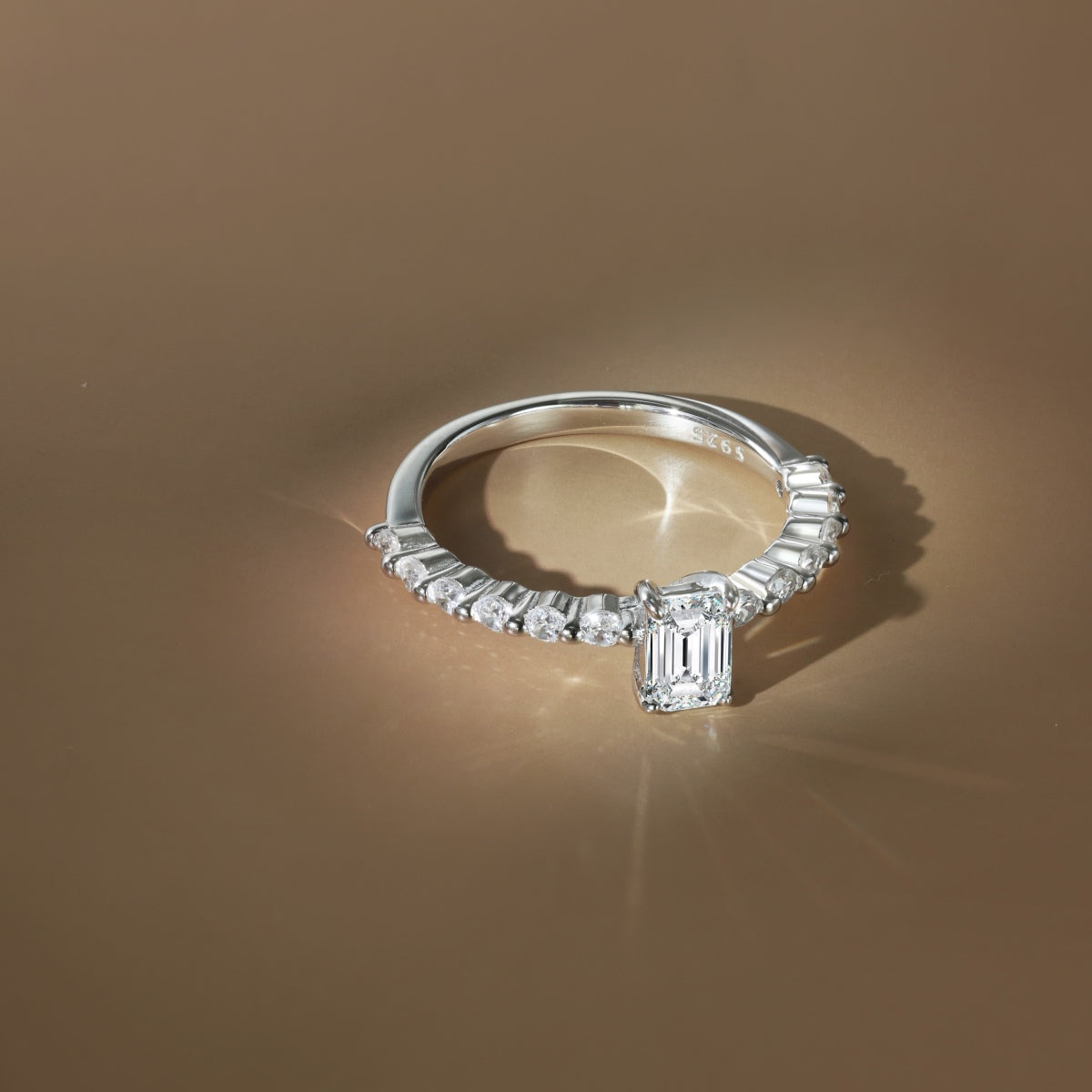 MOISSY BLANQ EMERALD CUT RING