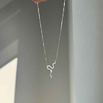 MOISSY BLANQ 0.5CT SNAKE NECKLACES
