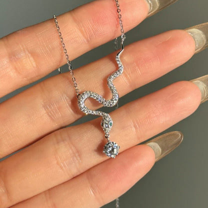 MOISSY BLANQ 0.5CT SNAKE NECKLACES