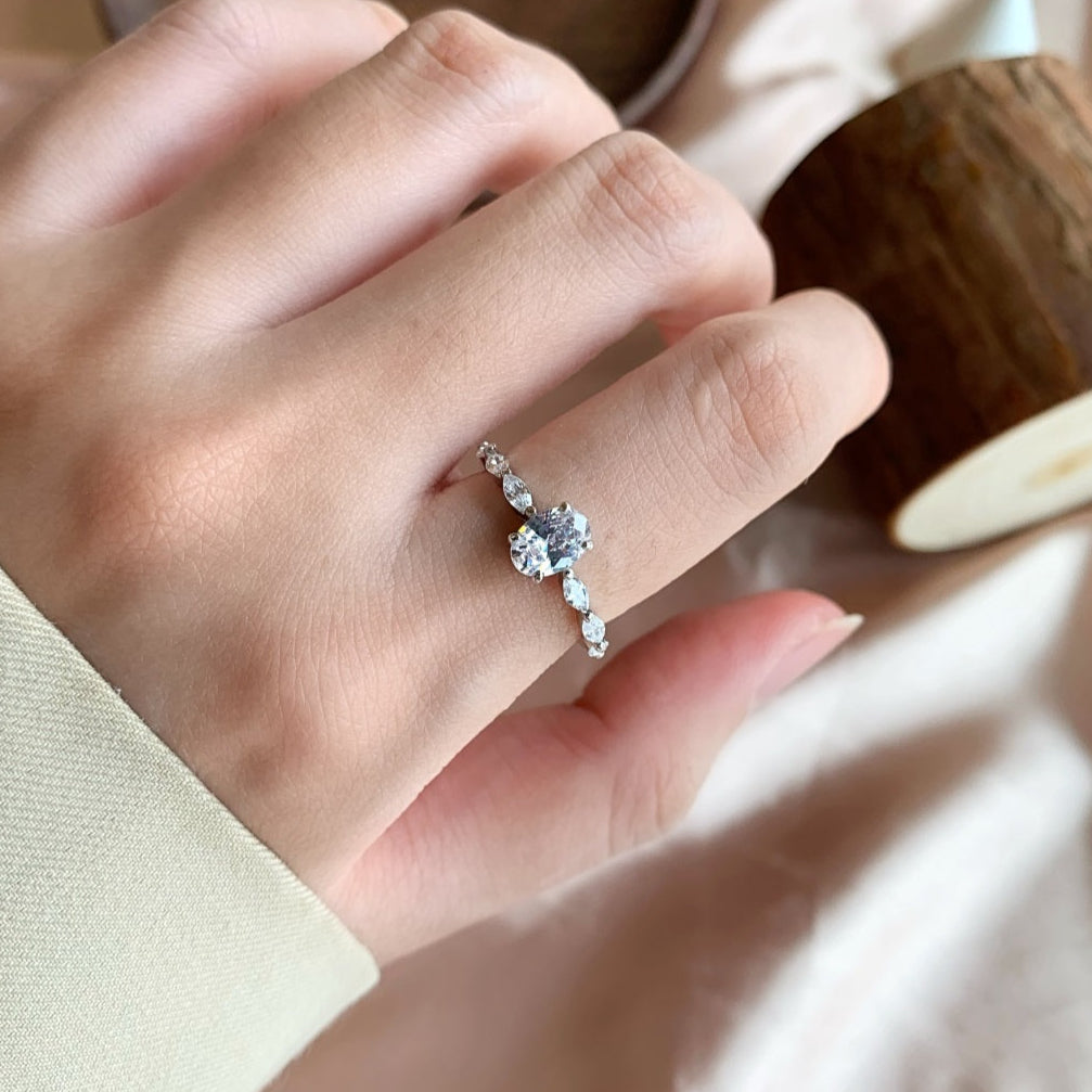 SILVER SPARK OVAL CUT RING - BRILLI GOLDINI
