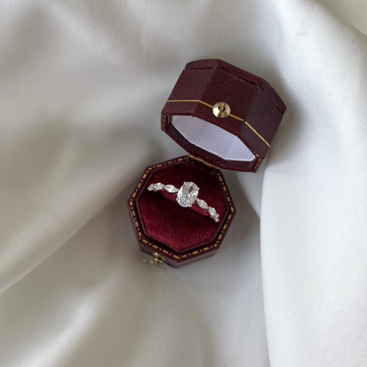 SILVER SPARK OVAL CUT RING - BRILLI GOLDINI