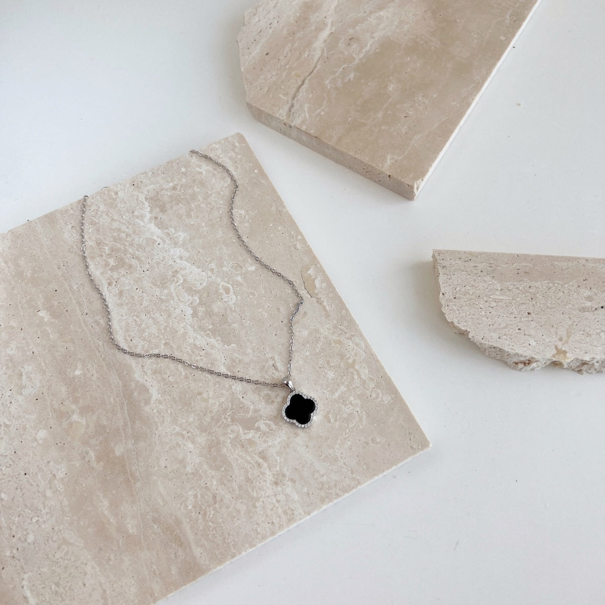 SILVER ONYX CLOVER NECKLACE - BRILLI GOLDINI