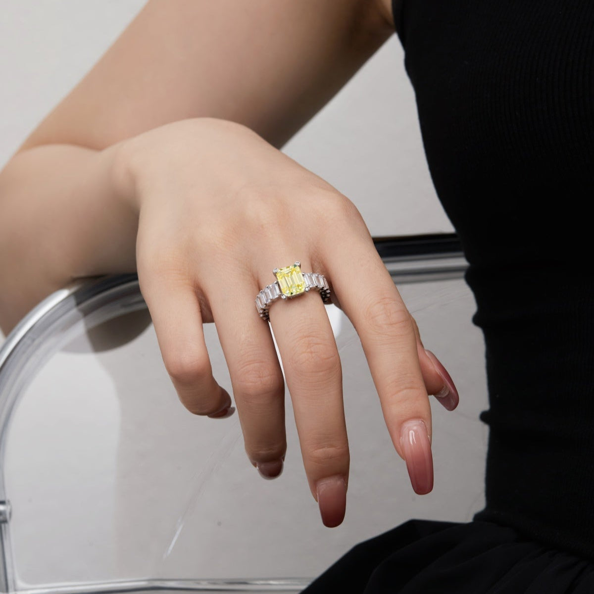 SILVER 4CT EMERALD CUT RING YELLOW - BRILLI GOLDINI