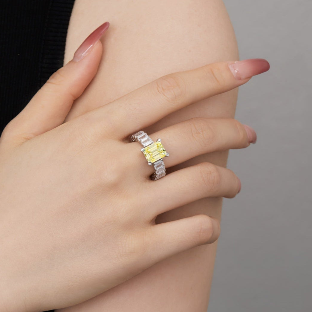 SILVER 4CT EMERALD CUT RING YELLOW - BRILLI GOLDINI